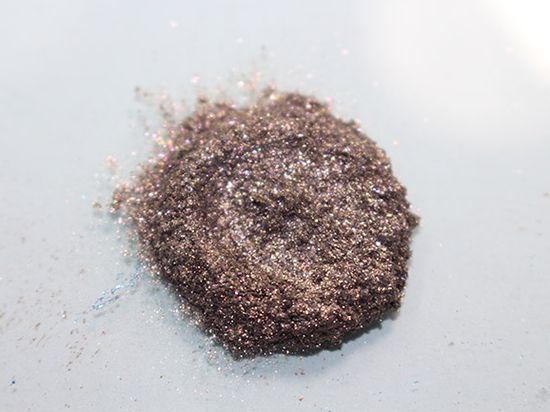 Pigmento de mica sintética rojo brillante, 30–150 μm – KT-7059 - Kolortek