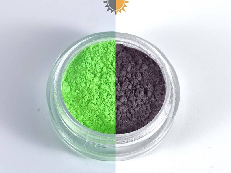 Pigmento fotocromático de verde a gris, que cambia de color con la luz ultravioleta – KT-PMC-06-GG - Kolortek
