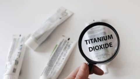 Alternativas al dióxido de titanio en cosmética: tendencias de mercado y estrategias de formulación.