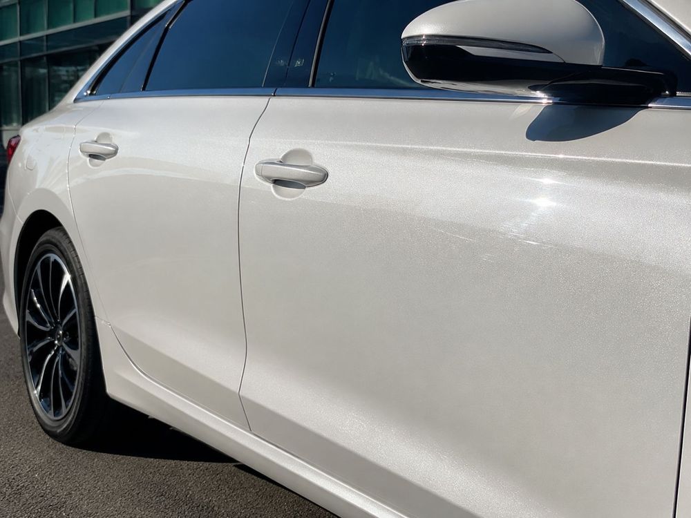 Silver-white pearlescent pigment for auto